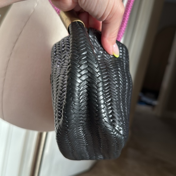 Wildwood Oyster Co. - Clam Shell Crossbody - Picture 13 of 17